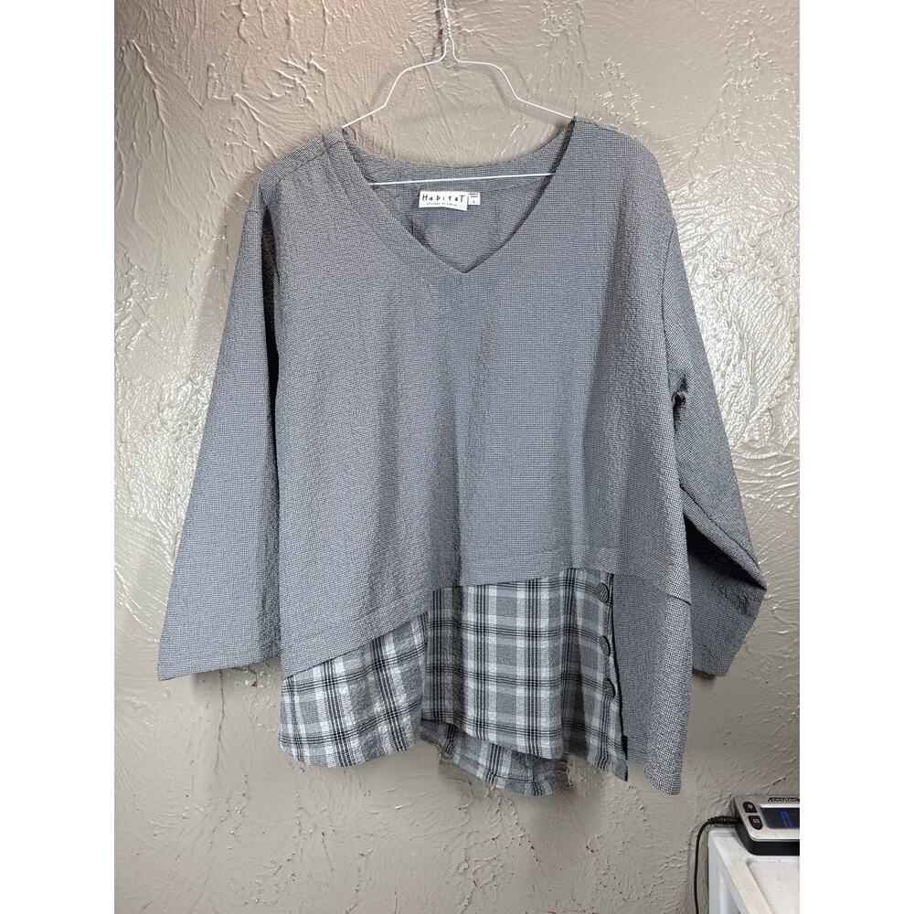 Habitat Women’s‎ Black White V Neck Blouse Asymmetric Design Buttons Size Large
